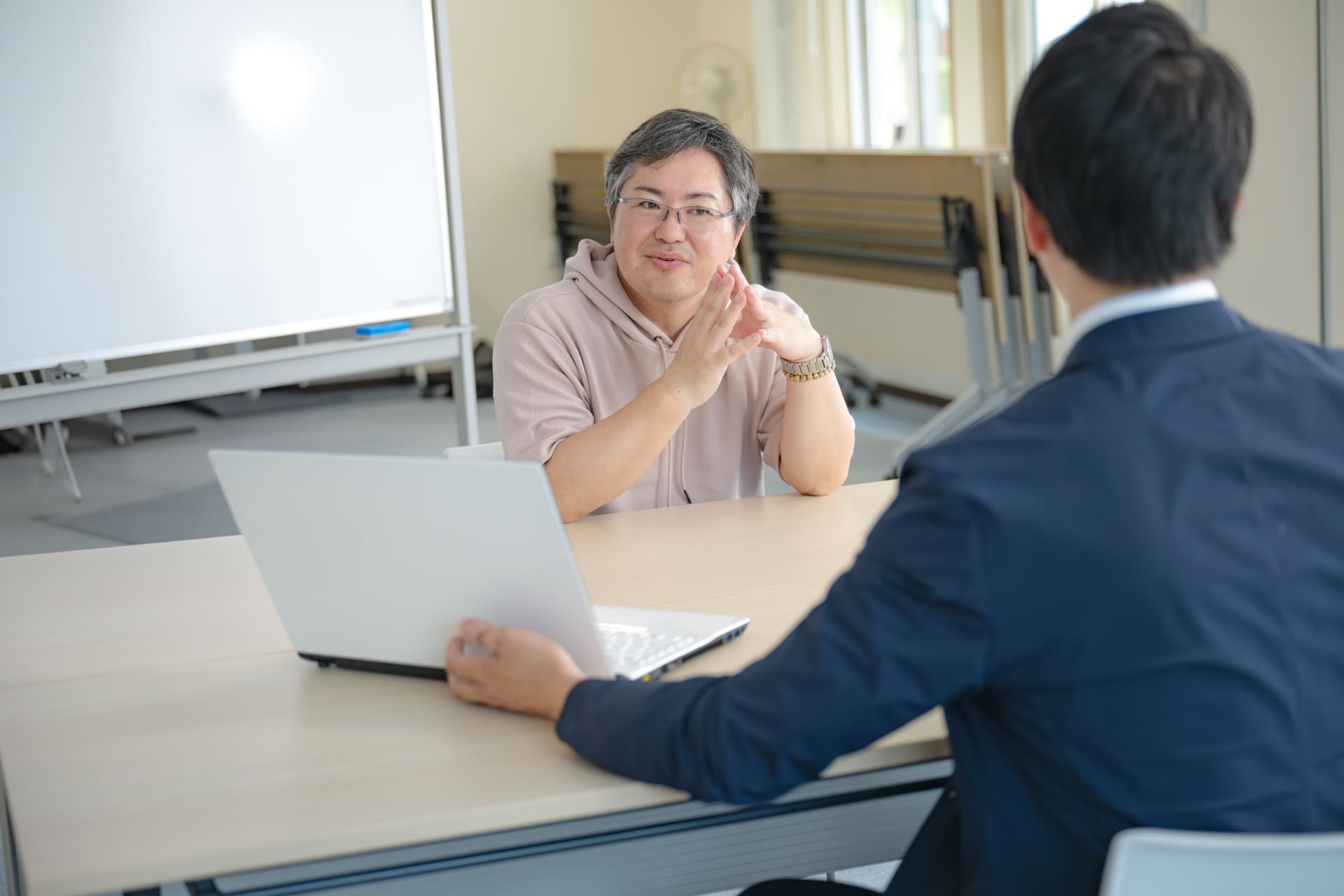 CRMとSFAの違いは？顧客管理を強化する活用ポイント